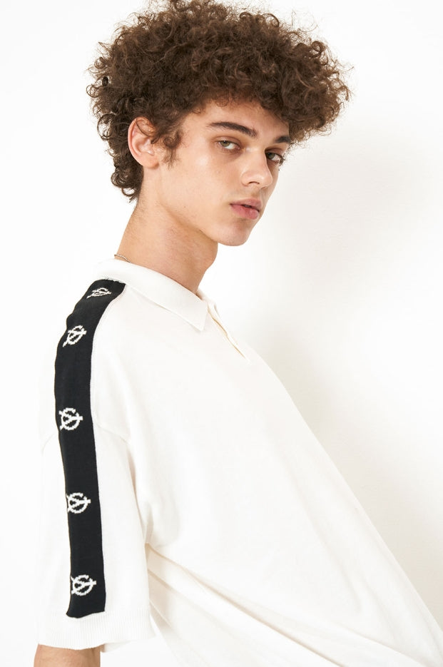 オーワイ(OY) LOGO TAPE COLLAR KNIT T-WHITE