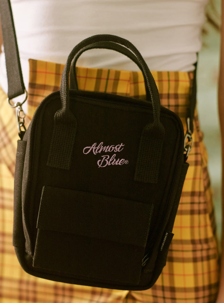 オルモストブルー(Almost Blue) CASSETTE CANVAS BAG