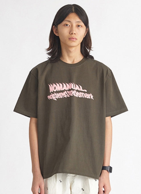 NOMANUAL(ノーマニュアル) BLOWN LOGO T-SHIRT - KHAKI