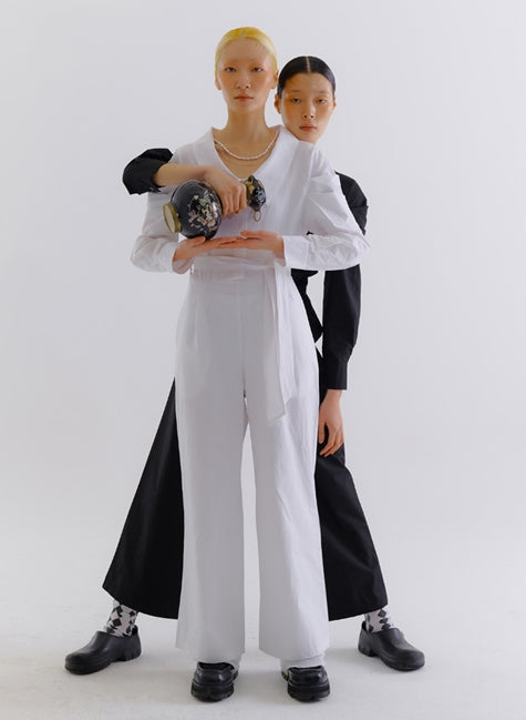 nache(ナチェ) decollete jumpsuit