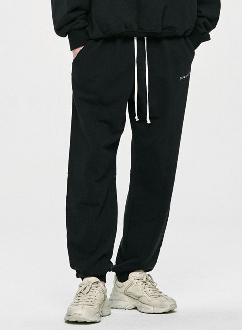 ディープリーク(DPRIQUE)   LOGO JOGGER PANTS - BLACK