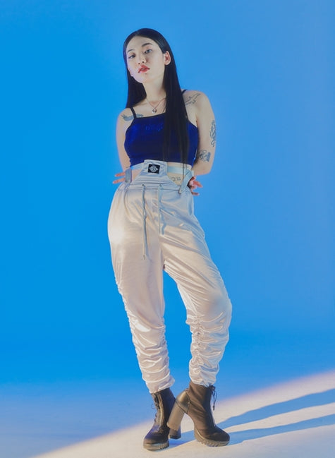 オージーオーディー(OZOD) SATIN GATHER PANTS_SILVER