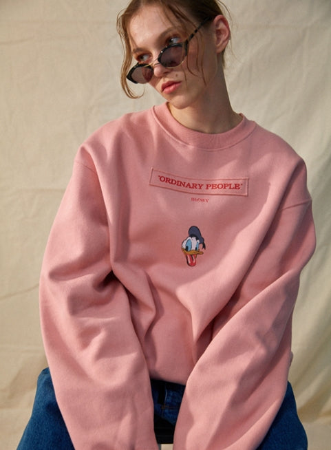ORDINARY PEOPLE(オーディナリーピープル) [DISNEYxORDINARY PEOPLE] :-P DONALD DUCK PINK SWEATSHIRT