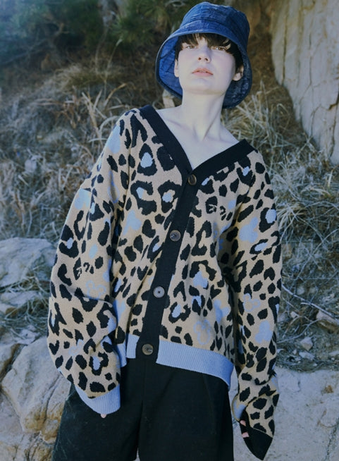 ORDINARY PEOPLE(オーディナリーピープル) [DISNEYxORDINARY PEOPLE] MICKEY AND LEOPARD FRIENDS BROWN CARDIGAN