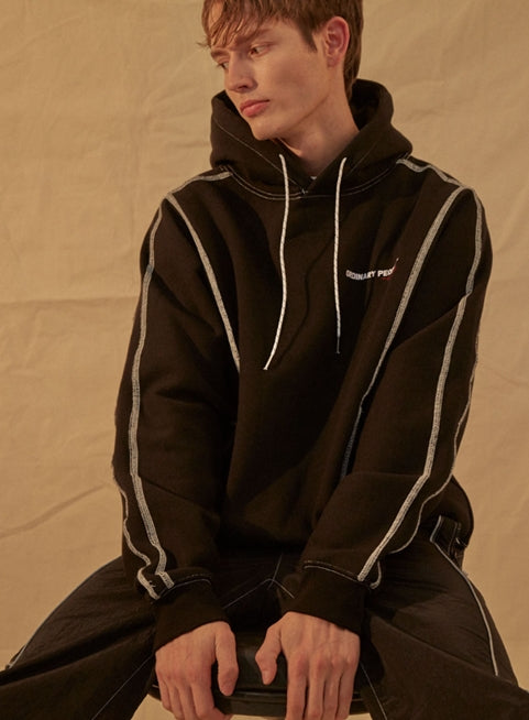 ORDINARY PEOPLE(オーディナリーピープル) CUTTING DETAIL BLACK HOODIE