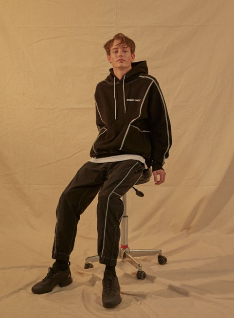 ORDINARY PEOPLE(オーディナリーピープル) CUTTING DETAIL BLACK HOODIE