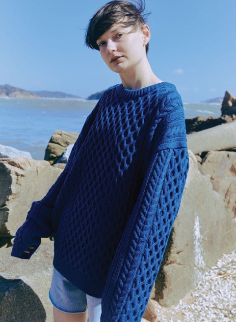 ORDINARY PEOPLE(オーディナリーピープル) OVERTWIST PATTERN BLUE SWEATER