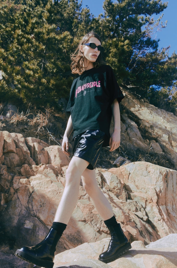 ORDINARY PEOPLE(オーディナリーピープル) DESTROYED SEAM-LINE BLACK LOGO T-SHIRTS