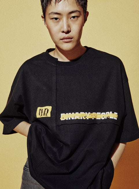 ORDINARY PEOPLE(オーディナリーピープル) CUTTING DETAIL WITH YELLOW HIDDEN LOGO T-SHIRTS