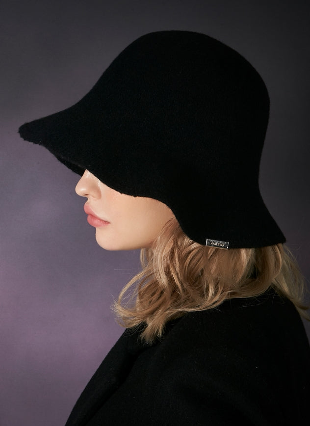 VARZAR(バザール) Bold Metal Tip Cloche Hat black