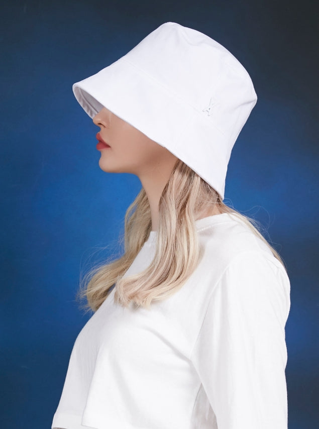 VARZAR(バザール) Stud drop overfit bucket hat white