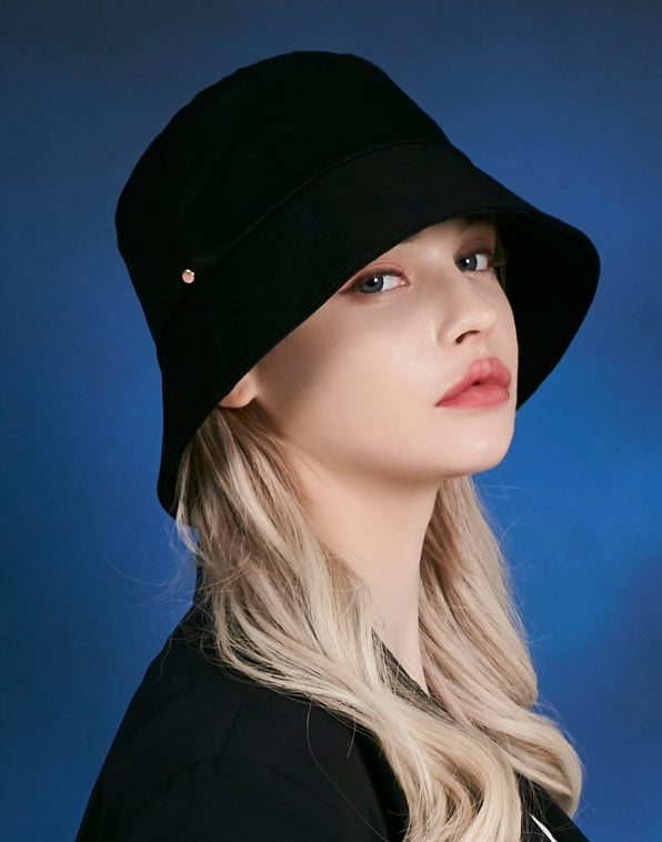 VARZAR(バザール) Rose gold rivet bucket hat black