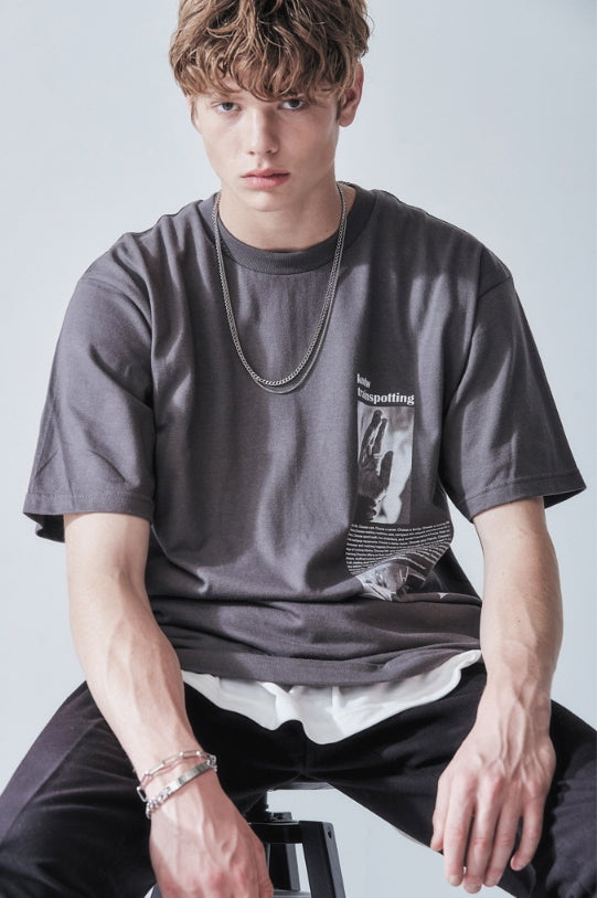 KND(ケイエンド) DUST TSPT GRAPHIC T-SHIRT GREY