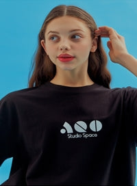AQO_studiospace(アコスタジオスペース)  AQO BLOCK LOGO T-SHIRTS BLACK