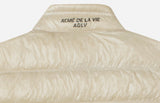 アクメドラビ(acme' de la vie) V LOGO DOWN VEST DARK IVORY