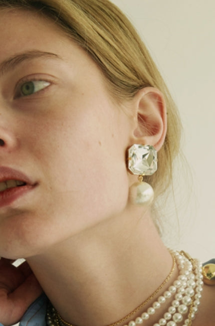 MONDAY EDITION(マンデイエディション)  Bold Crystal Pearl Earrings