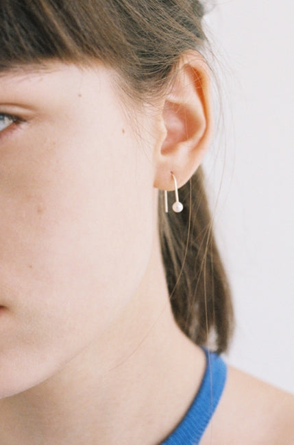 MONDAY EDITION(マンデイエディション)   hook pearl silver earrings