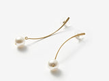 MONDAY EDITION(マンデイエディション) Arc Line Droped Pearl Earrings