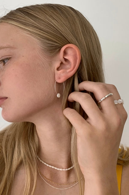 MONDAY EDITION(マンデイエディション)  Tiny Pebble & Seashell Earrings