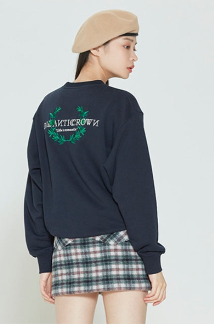 ロマンティッククラウン(ROMANTIC CROWN) MODERN LAUREL LOGO SWEATSHIRT_NAVY