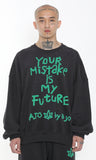 アジョバイアジョ（AJOBYAJO)    Oversized Tape Slogan Sweatshirt [Charcoal]