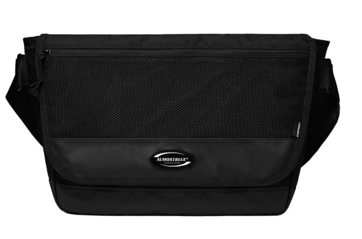 オルモストブルー(Almost Blue) RUBBER LOGO MESSENGER BAG