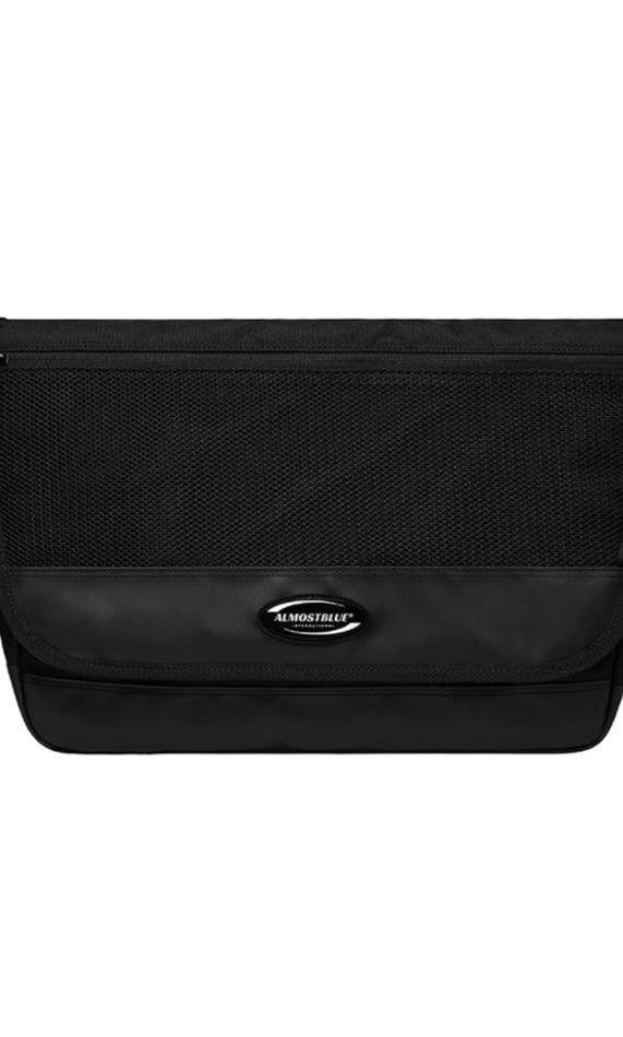 オルモストブルー(Almost Blue) RUBBER LOGO MESSENGER BAG