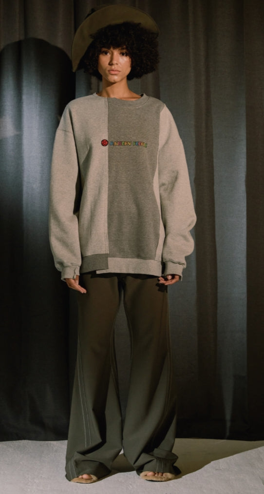 ORDINARY PEOPLE(オーディナリーピープル) SMILE PATCH LOGO GREY SWEATSHIRTS