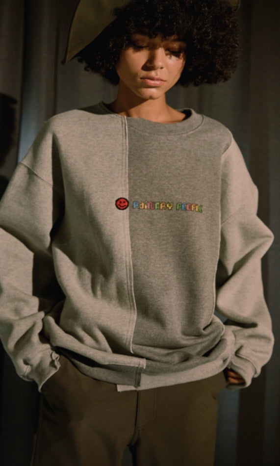 ORDINARY PEOPLE(オーディナリーピープル) SMILE PATCH LOGO GREY SWEATSHIRTS