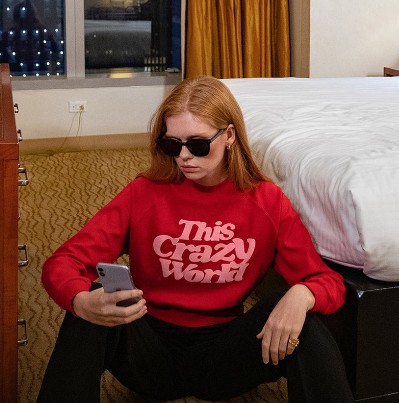 원더 비지터(WONDER VISITOR) TCW crop sweatshirt [Red]