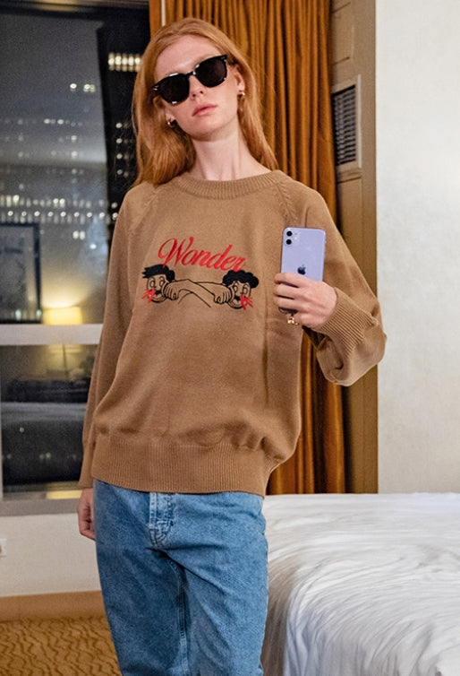 ワンダービジター(WONDER VISITOR)  2020 Signature embroidery Knit [Mocha beige]