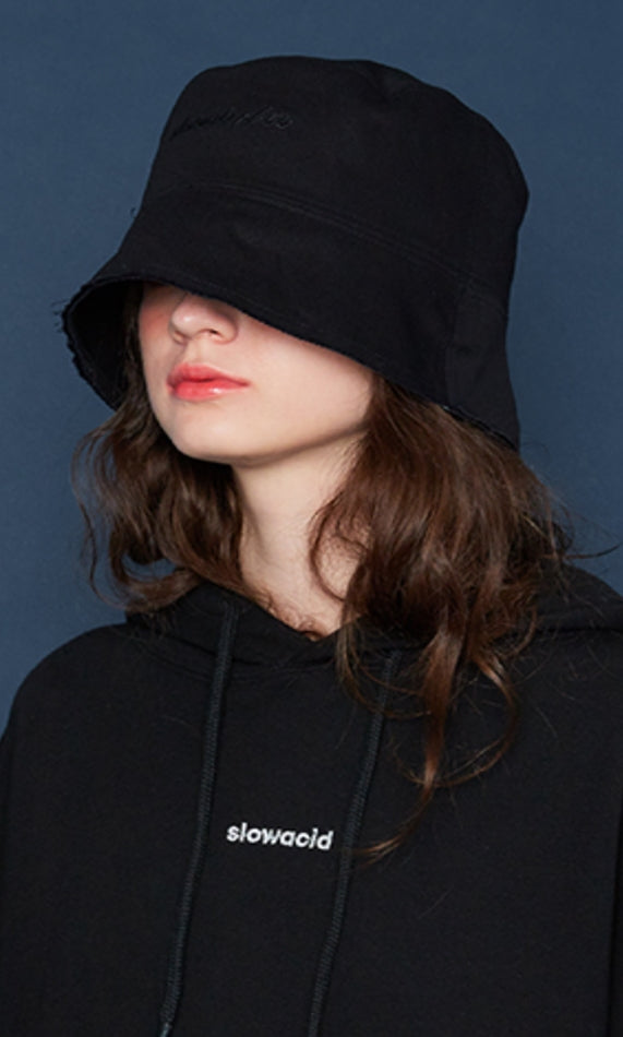 スローアシッド(SLOW ACID) Lettering Cutting Bucket Hat (BLACK/BLACK)