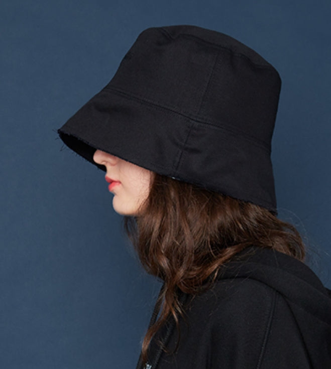 スローアシッド(SLOW ACID) Lettering Cutting Bucket Hat (BLACK/BLACK)