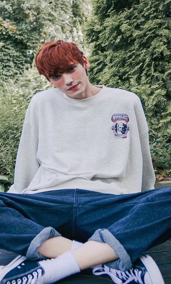 ダブルユーブイプロジェクト(WV PROJECT) Baker Emblem Sweatshirt Oat meal JJMT7409