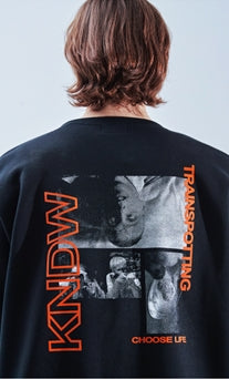 KND(ケイエンド) DUST TSPT GRAPHIC SWEAT SHIRT-K