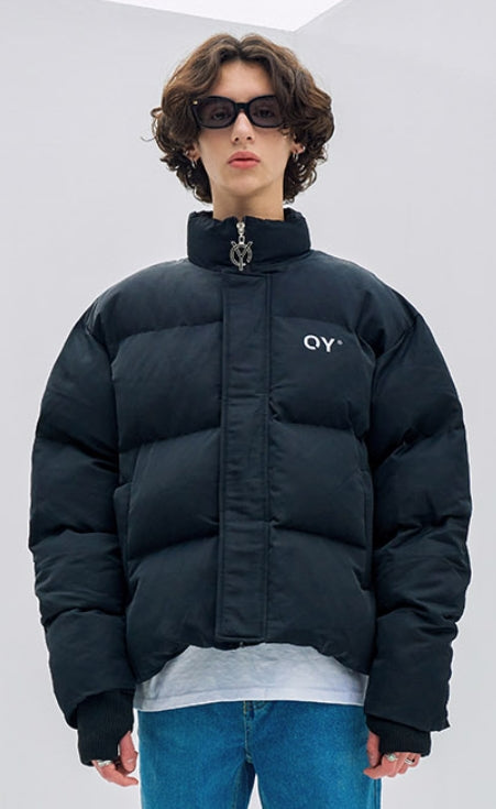 オーワイ(OY) LOGO SHIRRING PADDING- BLACK