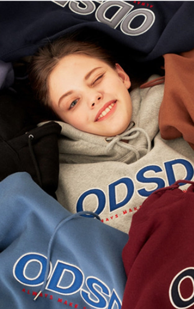 Odd Studio (オッドスタジオ) ODSD LOGO LOOSE-FIT HOOD T