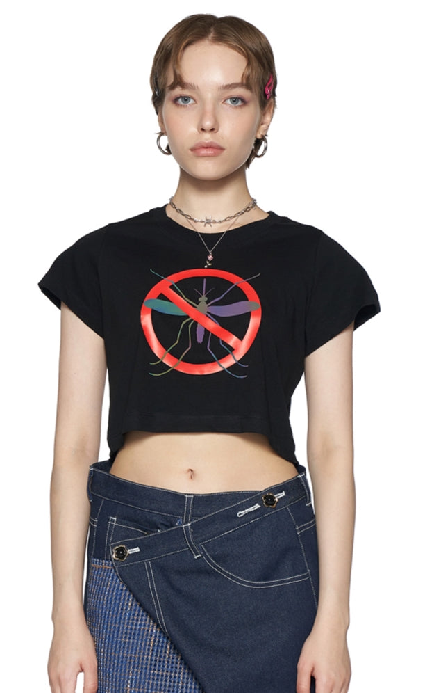 レイブレス(LABELESS)  BLACK REFLECTIVE MOSQUITO PRINT CROPPED T-SHIRT