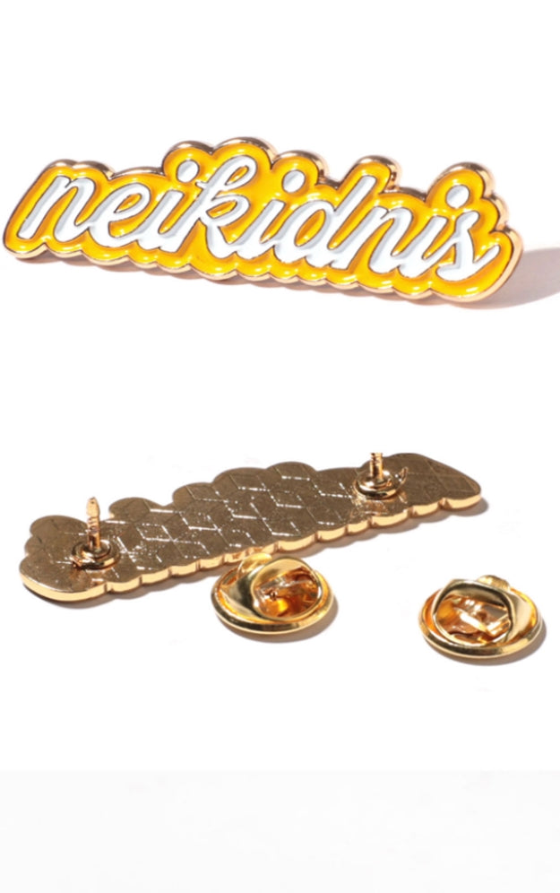 ネイキドニス(NEIKIDNIS) LETTERING PIN / YELLOW