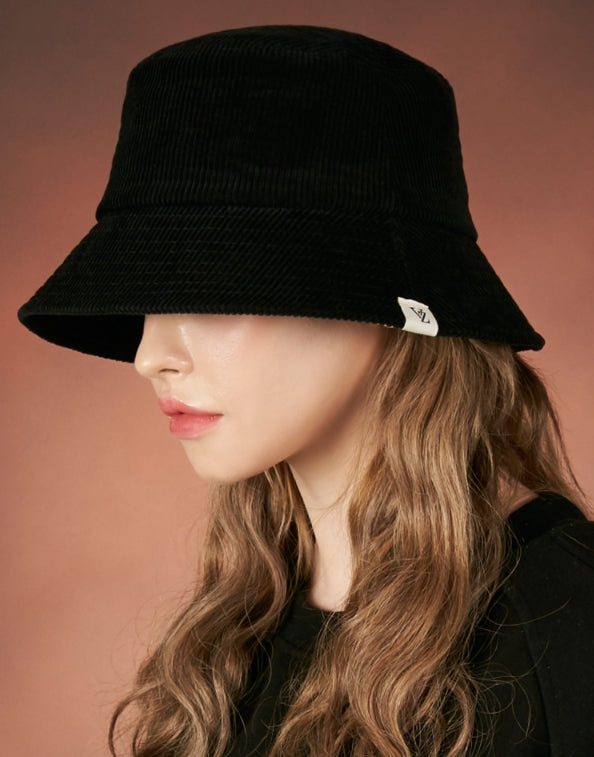VARZAR(バザール) Corduroy label bucket hat black