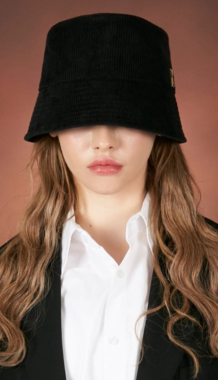 VARZAR(バザール) Corduroy stud drop bucket hat black