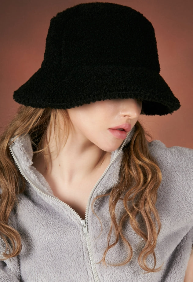 VARZAR(バザール) Monogram Label Fleece Bucket Hat black