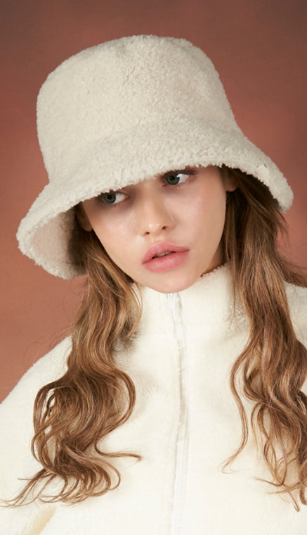 VARZAR(バザール) Monogram Label Fleece Bucket Hat cream