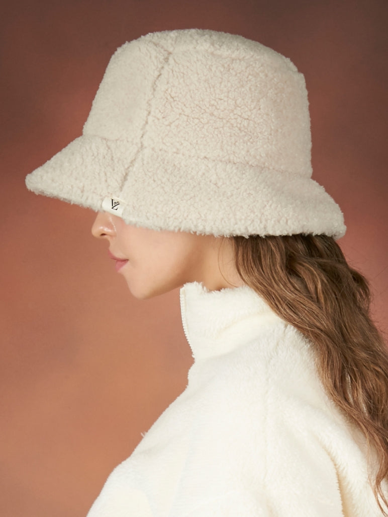 VARZAR(バザール) Monogram Label Fleece Bucket Hat cream