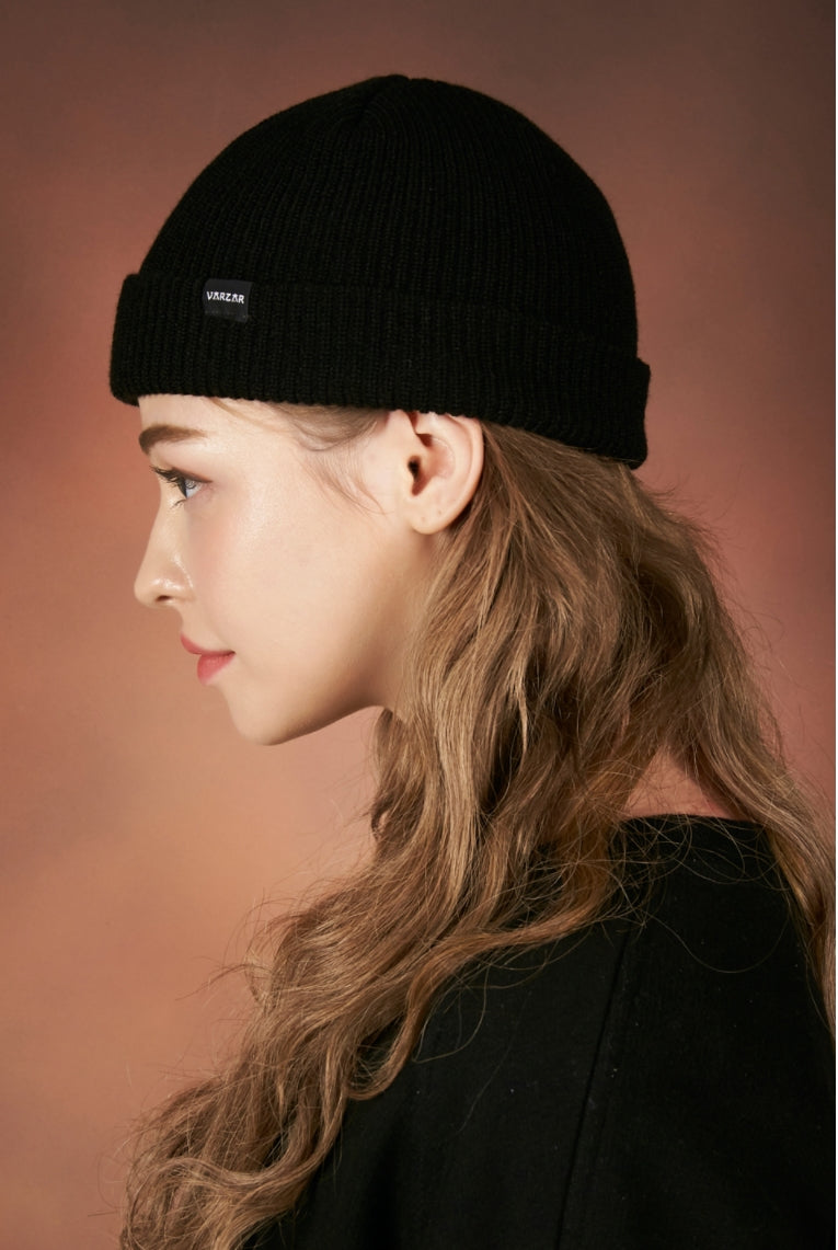 VARZAR(バザール) Minimalist label beanie black
