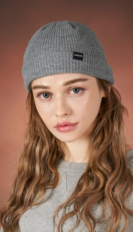 VARZAR(バザール) Minimalist label beanie grey
