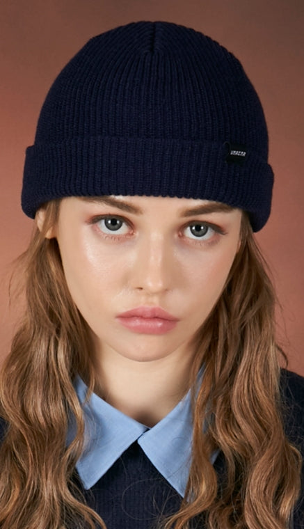 VARZAR(バザール) Minimalist label beanie navy