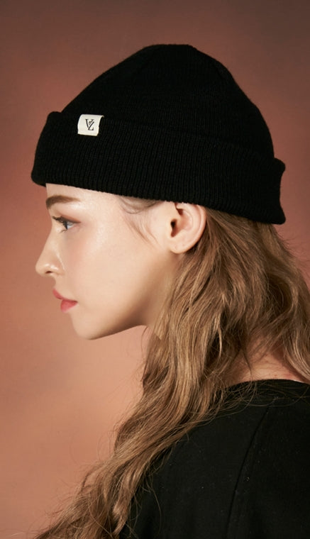 VARZAR(バザール) Monogram label beanie black