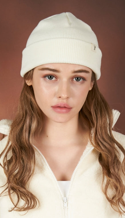 VARZAR(バザール) Monogram label beanie white