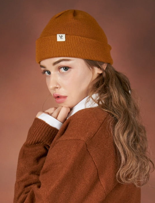 VARZAR(バザール) Monogram label beanie mustard